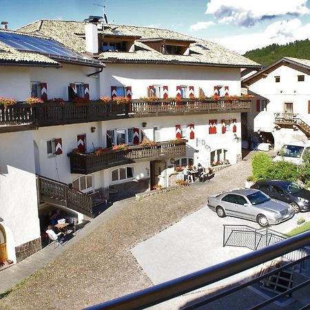 Hotel Zum Rossl Anterivo المظهر الخارجي الصورة